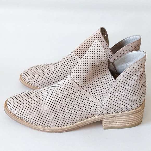 Eileen Fisher Bootie Size 7 Perforated Nubuck Leather Neutral Ankle Stacked Heel - Picture 2 of 15